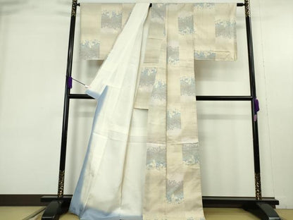 平和屋着物●極上　本場大島紬　白大島　7マルキ　舞蝶草葉シルエット　逸品　未使用　DZAB9663kh6