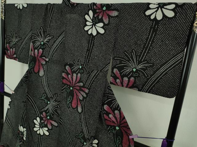 平和屋着物∴極上　夏物　浴衣　有松鳴海絞り　舞菊文　黒地　綿　逸品　DZAB9672kh6