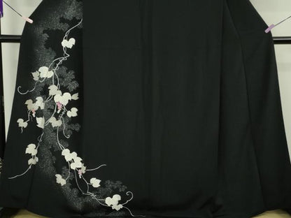平和屋本店●極上　訪問着　手刺繍　葡萄蔦の葉文　黒地　鬼しぼ縮緬　金糸　逸品　DZAB9738kh6