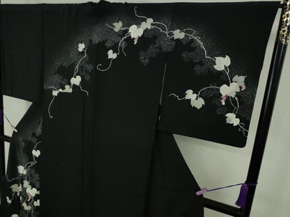 平和屋本店●極上　訪問着　手刺繍　葡萄蔦の葉文　黒地　鬼しぼ縮緬　金糸　逸品　DZAB9738kh6
