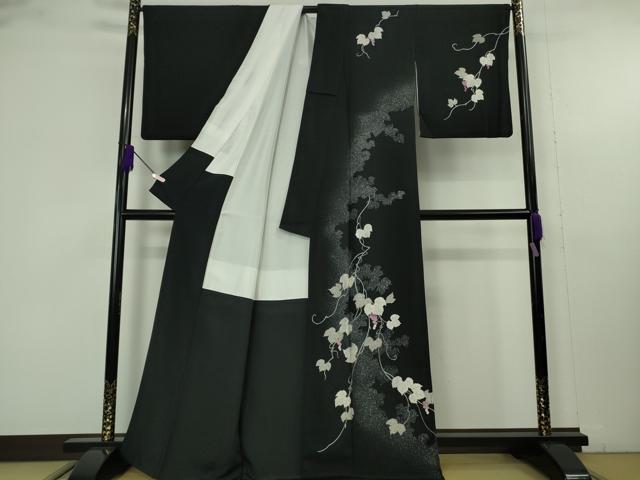 平和屋本店●極上　訪問着　手刺繍　葡萄蔦の葉文　黒地　鬼しぼ縮緬　金糸　逸品　DZAB9738kh6