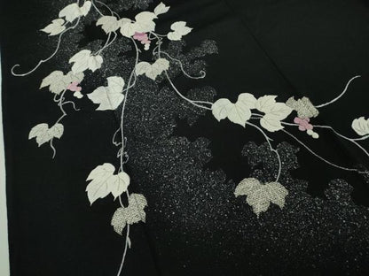 平和屋本店●極上　訪問着　手刺繍　葡萄蔦の葉文　黒地　鬼しぼ縮緬　金糸　逸品　DZAB9738kh6