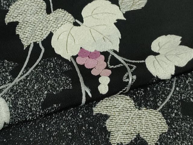 平和屋本店●極上　訪問着　手刺繍　葡萄蔦の葉文　黒地　鬼しぼ縮緬　金糸　逸品　DZAB9738kh6