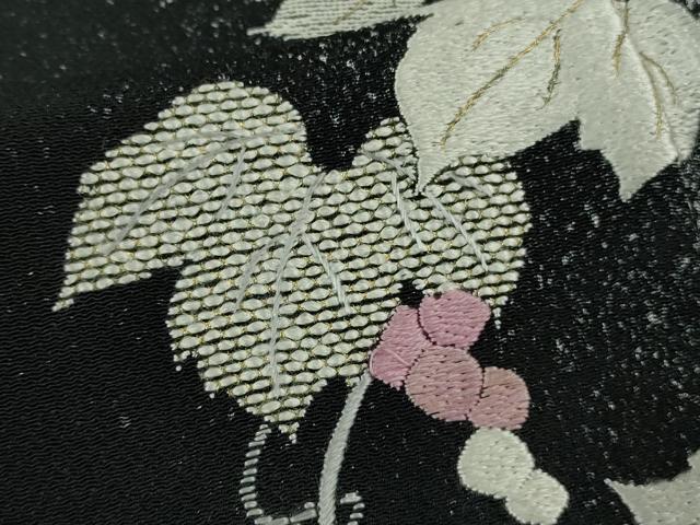 平和屋本店●極上　訪問着　手刺繍　葡萄蔦の葉文　黒地　鬼しぼ縮緬　金糸　逸品　DZAB9738kh6