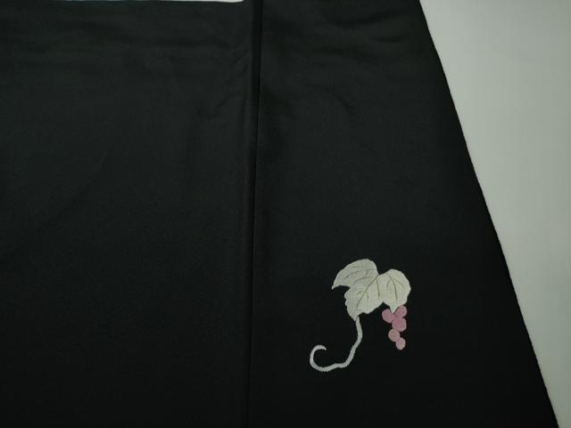 平和屋本店●極上　訪問着　手刺繍　葡萄蔦の葉文　黒地　鬼しぼ縮緬　金糸　逸品　DZAB9738kh6