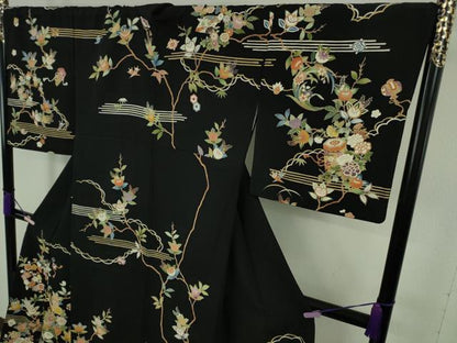 平和屋本店●極上　訪問着　駒刺繍　貝桶　冊子　吉祥花文　黒地　金彩　鬼しぼ縮緬　ロング丈　逸品　DZAB9771kh6