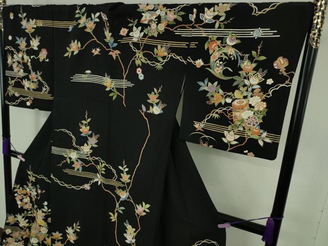 平和屋本店●極上　訪問着　駒刺繍　貝桶　冊子　吉祥花文　黒地　金彩　鬼しぼ縮緬　ロング丈　逸品　DZAB9771kh6
