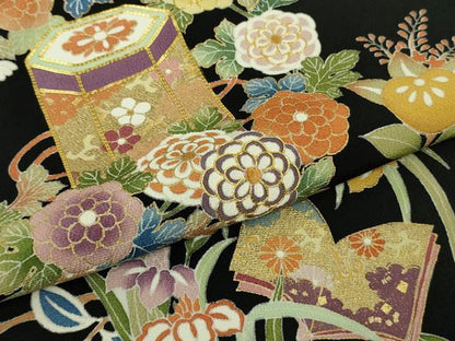 平和屋本店●極上　訪問着　駒刺繍　貝桶　冊子　吉祥花文　黒地　金彩　鬼しぼ縮緬　ロング丈　逸品　DZAB9771kh6