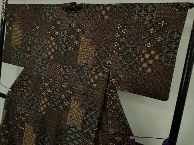 平和屋本店●極上　本場大島紬　総刺繍　伽羅沙羅沙　黒地　岡江織物謹製　証紙付き　逸品　DZAB9981kh6