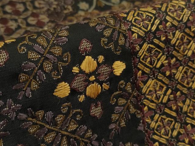 平和屋本店●極上　本場大島紬　総刺繍　伽羅沙羅沙　黒地　岡江織物謹製　証紙付き　逸品　DZAB9981kh6