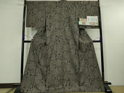 平和屋本店●希少　本場大島紬　吉三郎　吉織物謹製　割込絣織　泥染　新古典絣　御所車舞蝶文　証紙付き　逸品　未使用　DZAC0069kh6