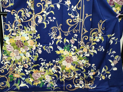 平和屋本店●極上　創業460年・千總　誰が袖好み　振袖　駒刺繍　花唐草文　金彩　銀通し地　高島屋扱い　逸品　DZAC0080kh6