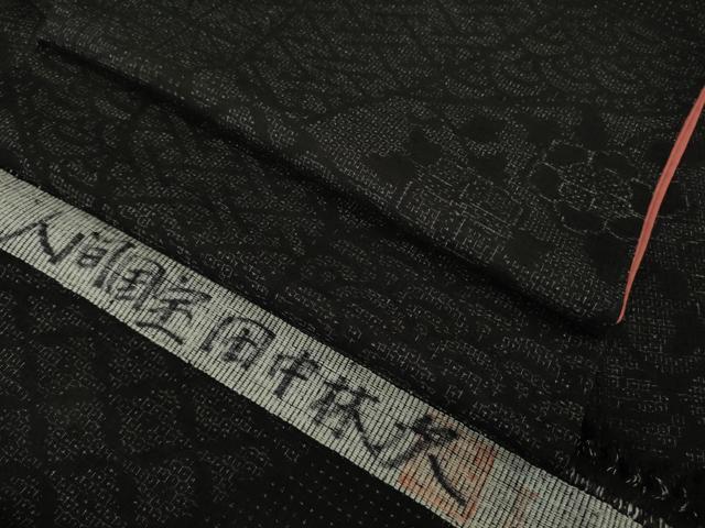 平和屋本店●極上　人間国宝　田中林次　本場結城紬　重要無形文化財　100亀甲　名物裂　切嵌　黒地　反端付き　逸品　DZAC0092kh6