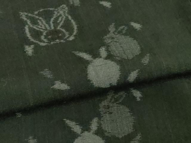 平和屋本店●極上　結城紬　奥順謹製　はたおり娘　兎　うさぎ　藍鉄色地　さが美扱い　証紙付き　逸品　DZAC0324kh6