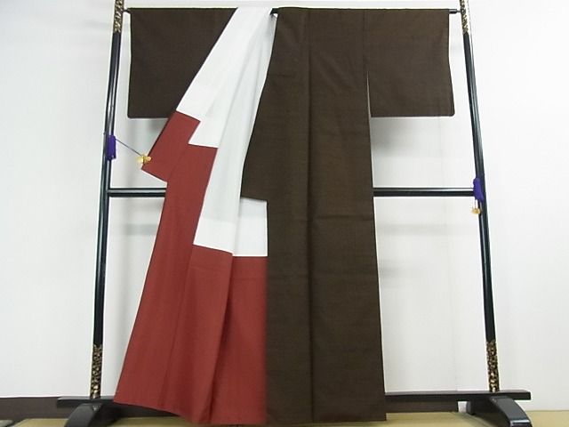 平和屋本店●極上　国指定重要無形文化財　本場久米島紬　伊良皆トシ作　手織　草木染　泥染　証紙付き 逸品 3kh1180