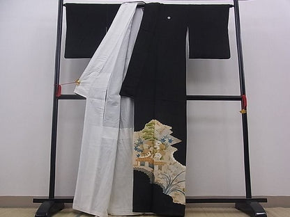 平和屋着物■豪華黒留袖　駒刺繍　御所解松菊文　金彩　逸品　n-mz3718