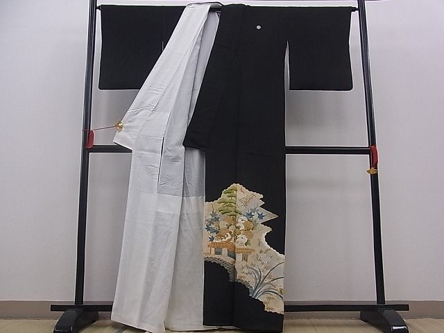 平和屋着物■豪華黒留袖　駒刺繍　御所解松菊文　金彩　逸品　n-mz3718