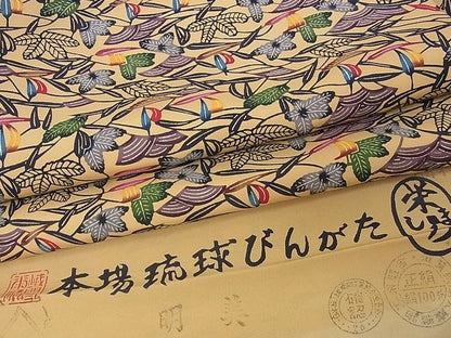 平和屋本店●最高級　城間栄順　本場琉球紅型　小紋　反端付き　着丈167.5cm　裄丈68.5cm　正絹　逸品　kk564