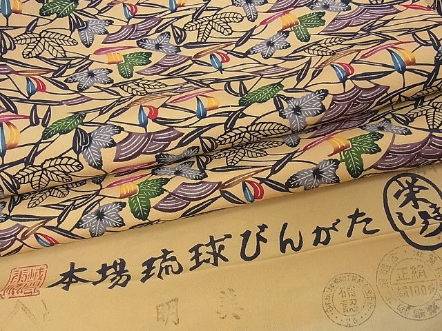 平和屋本店●最高級　城間栄順　本場琉球紅型　小紋　反端付き　着丈167.5cm　裄丈68.5cm　正絹　逸品　kk564