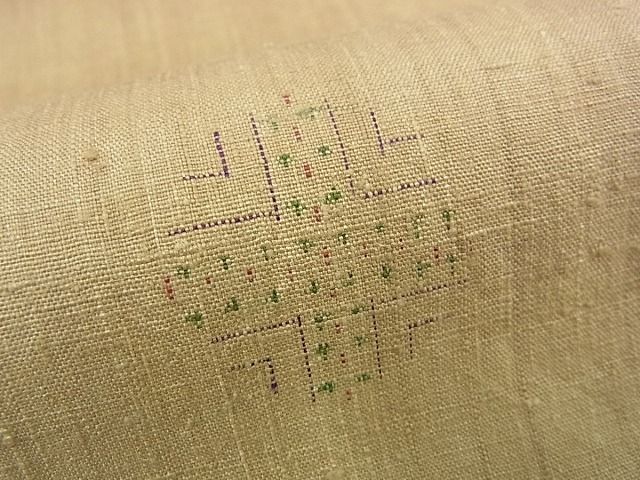 平和屋本店●極上　本場結城紬　重要無形文化財　地機　十字文　利休茶色地　証紙付き　逸品　未使用s7405